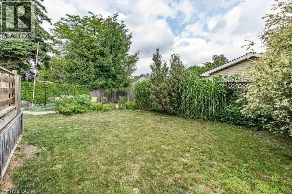 25 GREENINGDON Drive