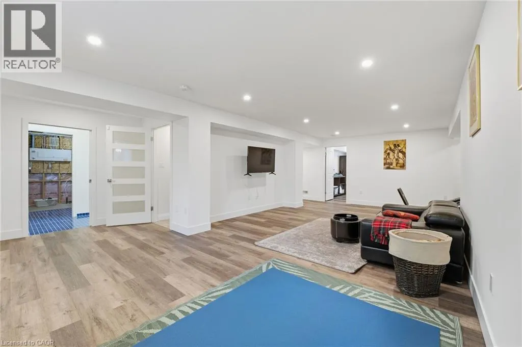 19 GILMER Crescent