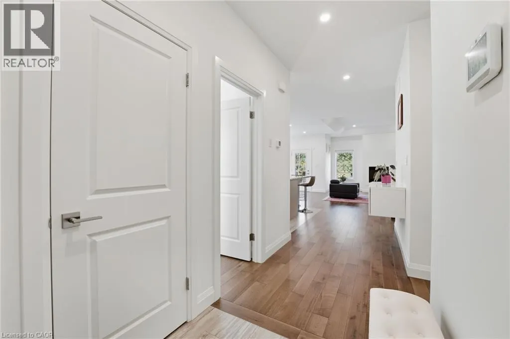 19 GILMER Crescent