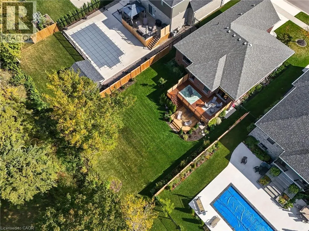 19 GILMER Crescent