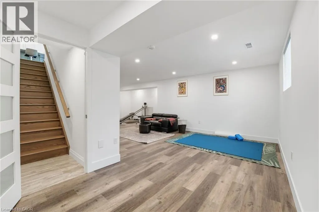 19 GILMER Crescent