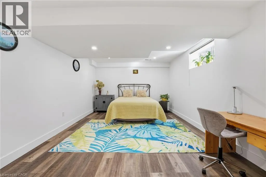 19 GILMER Crescent