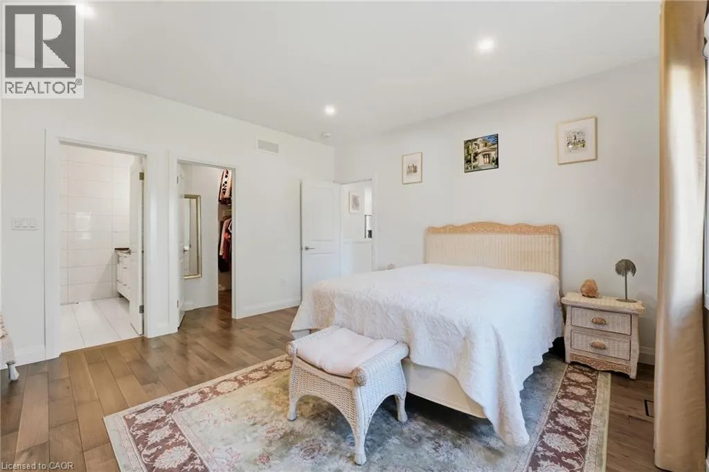 19 GILMER Crescent