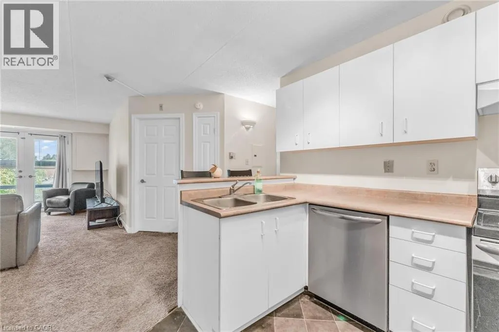 2010 CLEAVER Avenue Unit# 207, #207