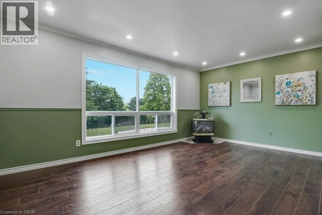 66 SUMMERCREST Drive Unit# 3, #3