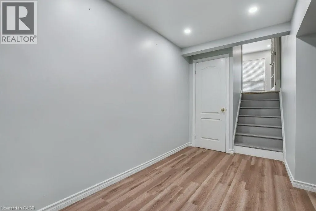 66 SUMMERCREST Drive Unit# 3, #3