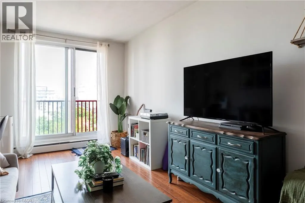 141 CATHARINE Street S Unit# 902, #902