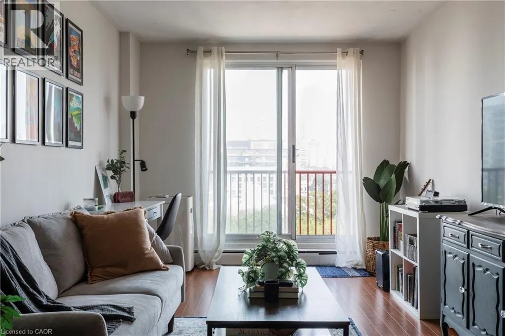 141 CATHARINE Street S Unit# 902, #902