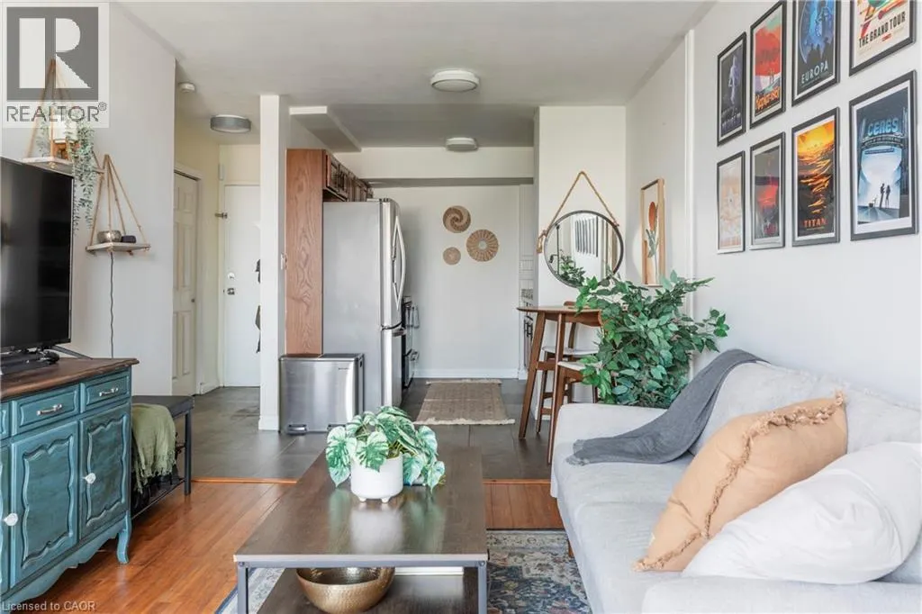 141 CATHARINE Street S Unit# 902, #902