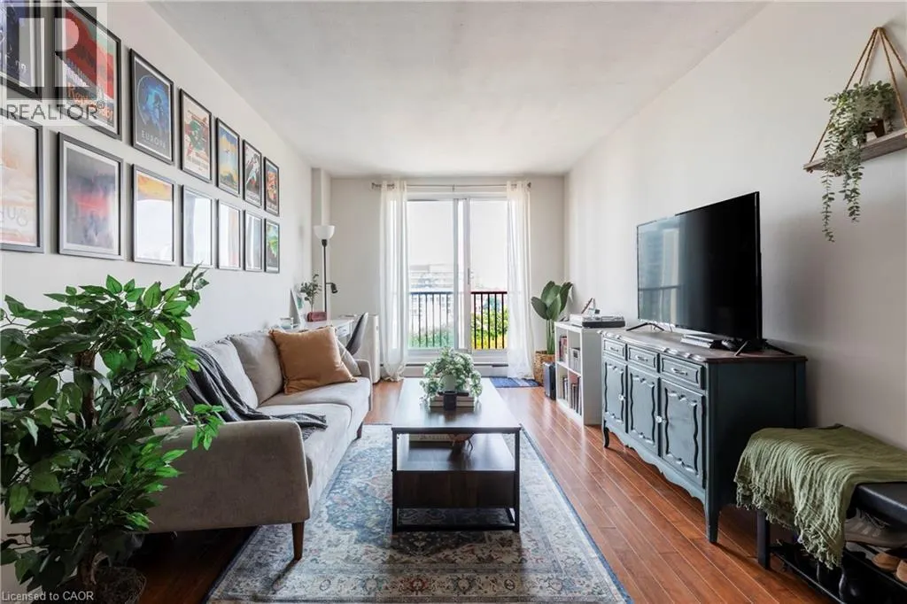 141 CATHARINE Street S Unit# 902, #902