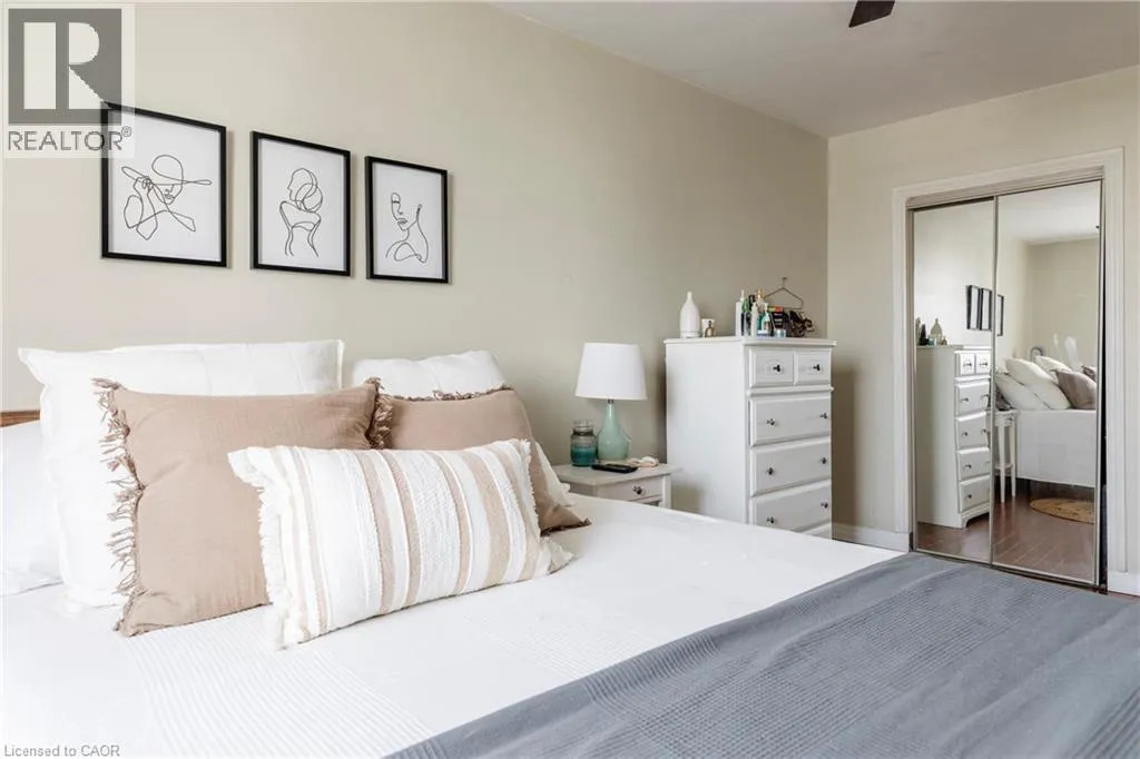 141 CATHARINE Street S Unit# 902, #902
