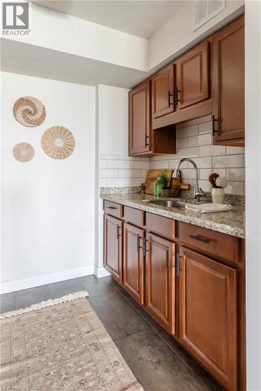 141 CATHARINE Street S Unit# 902, #902