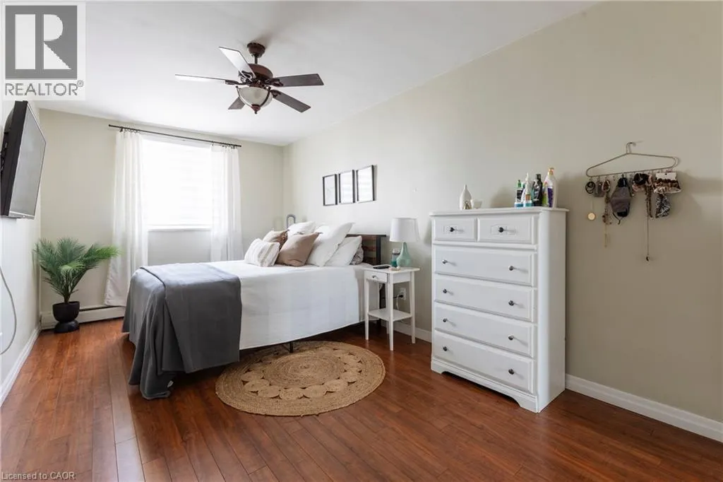 141 CATHARINE Street S Unit# 902, #902