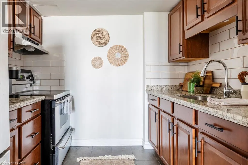 141 CATHARINE Street S Unit# 902, #902