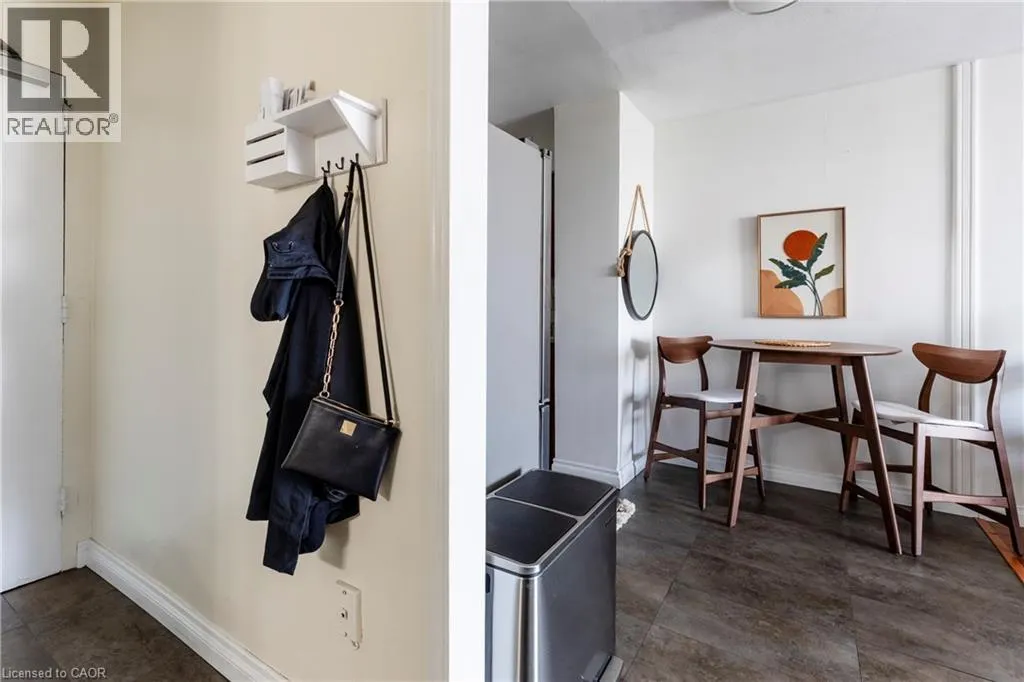 141 CATHARINE Street S Unit# 902, #902