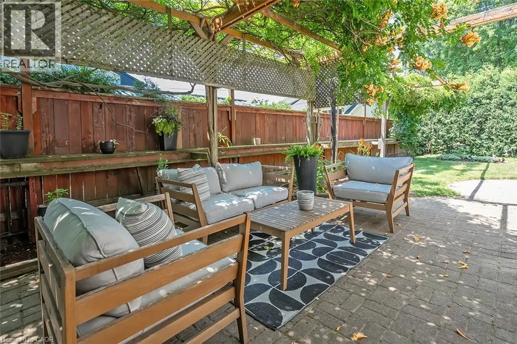 564 MAPLEHILL Drive