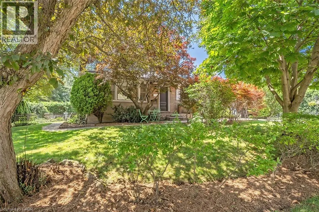 564 MAPLEHILL Drive