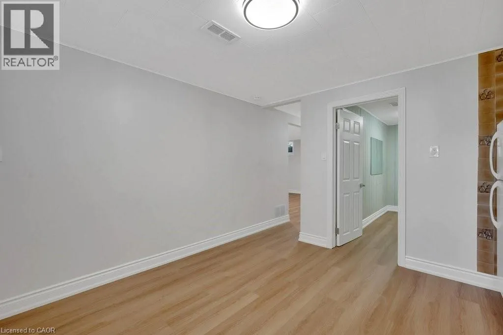 43 LAURIS Avenue