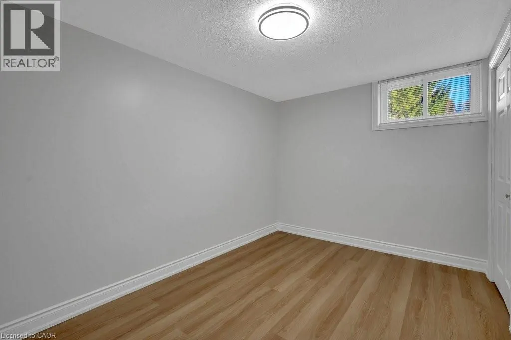 43 LAURIS Avenue