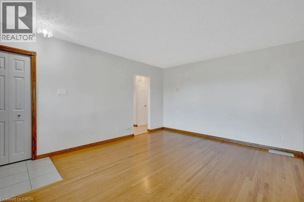 43 LAURIS Avenue