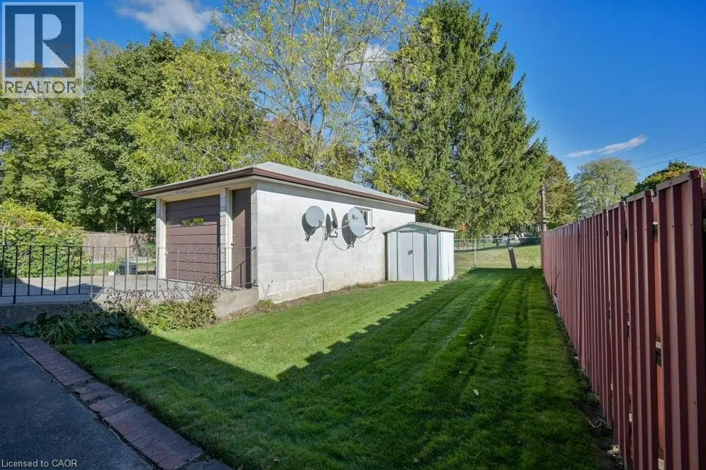 43 LAURIS Avenue
