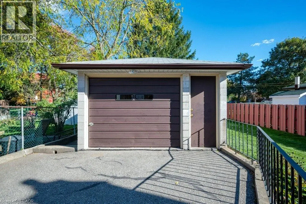 43 LAURIS Avenue