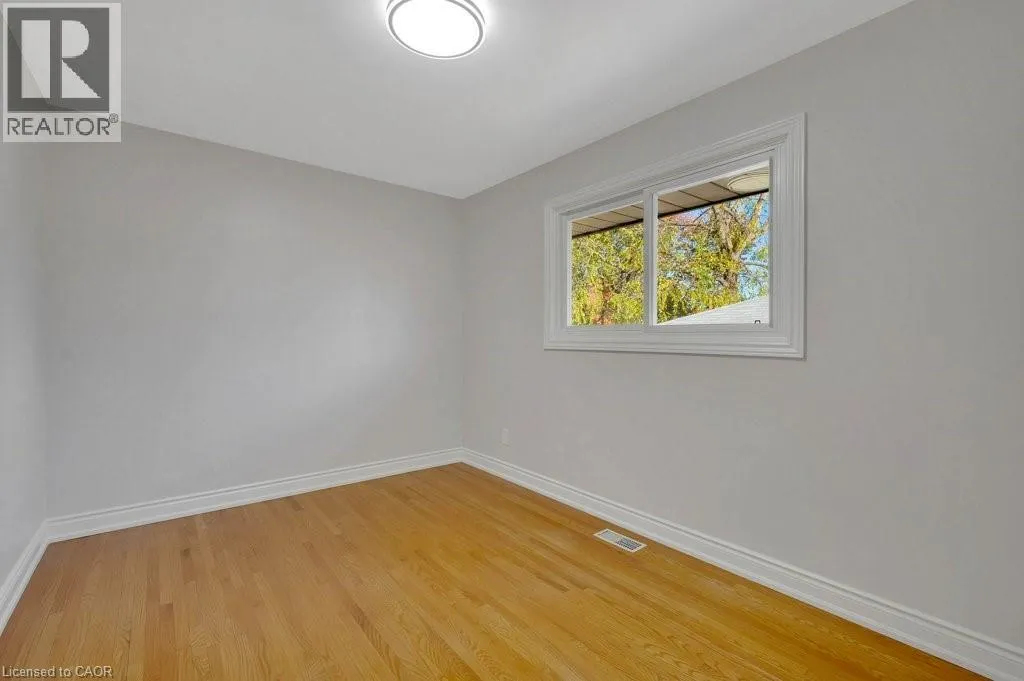 43 LAURIS Avenue