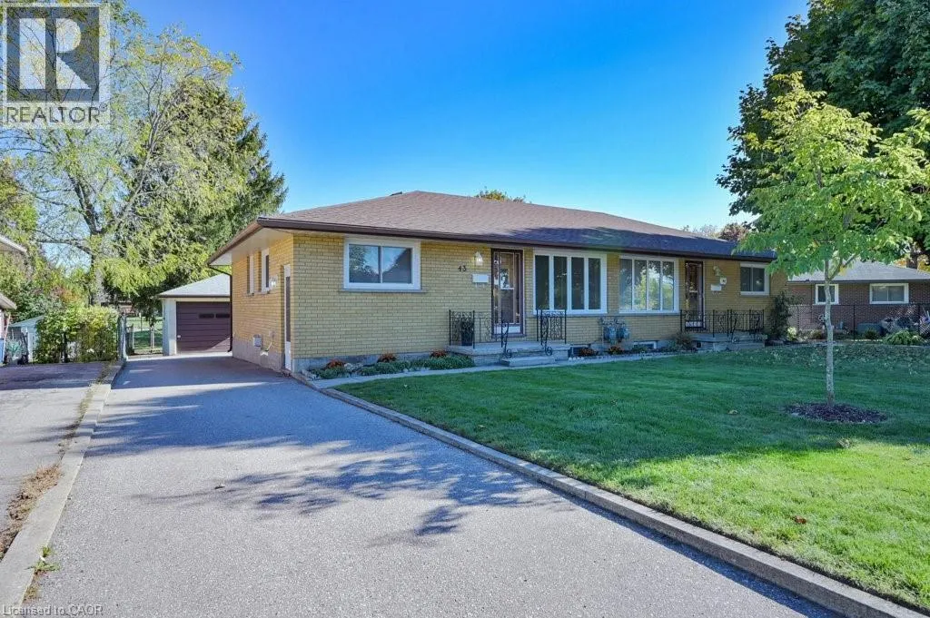 43 LAURIS Avenue
