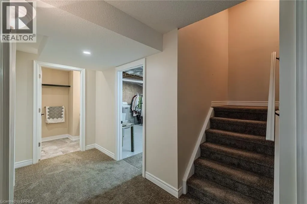 72 HUNTER Way