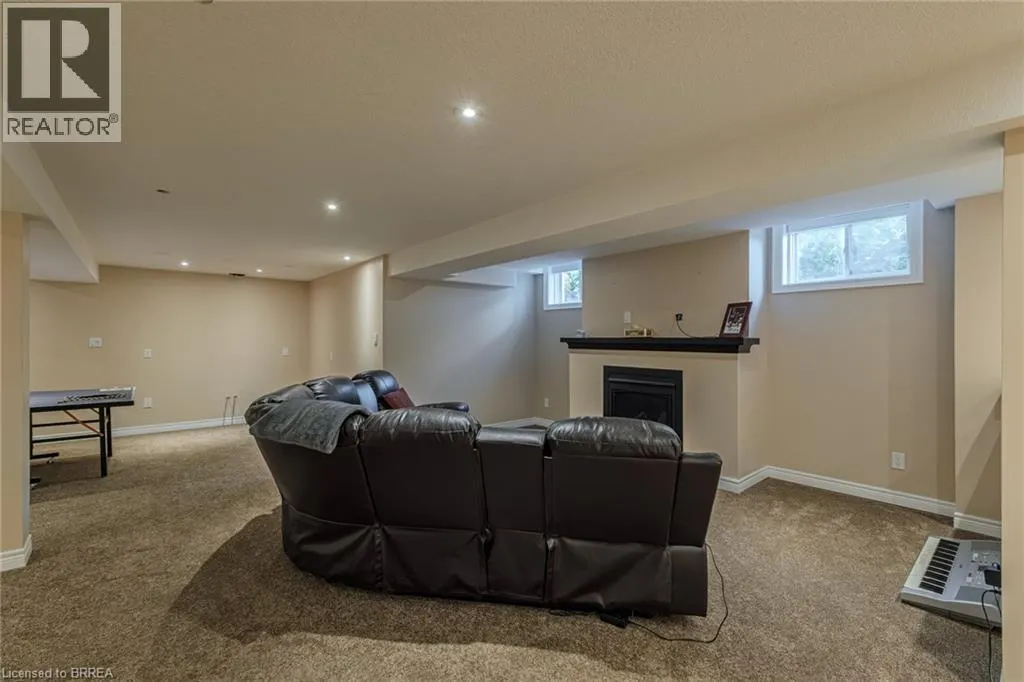 72 HUNTER Way