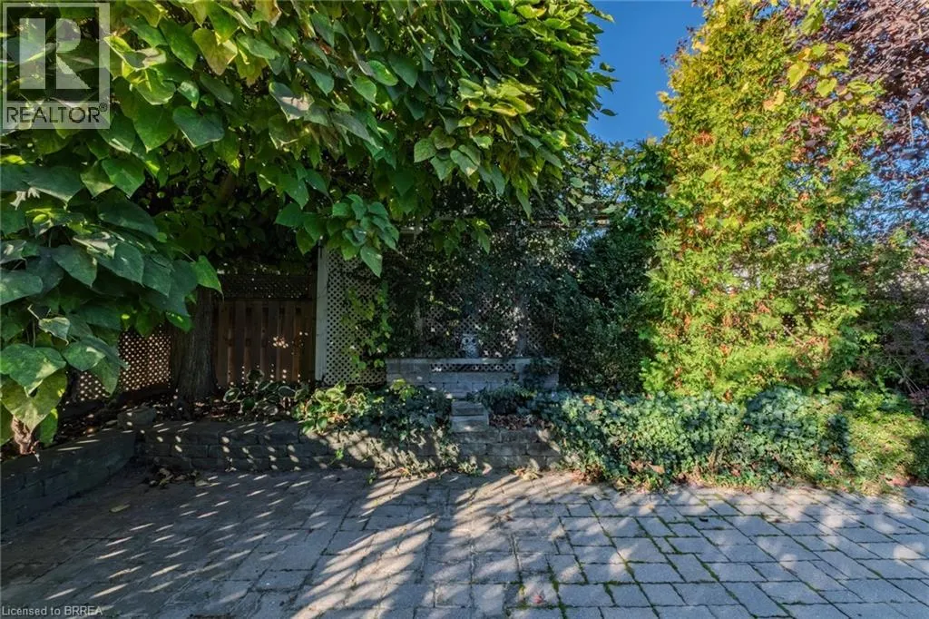72 HUNTER Way