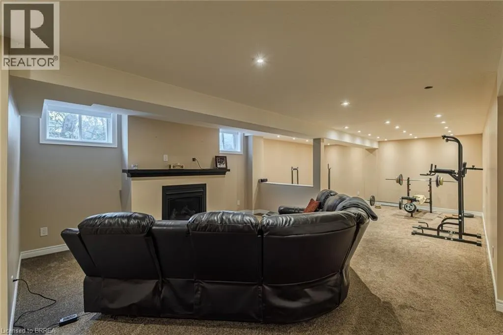 72 HUNTER Way