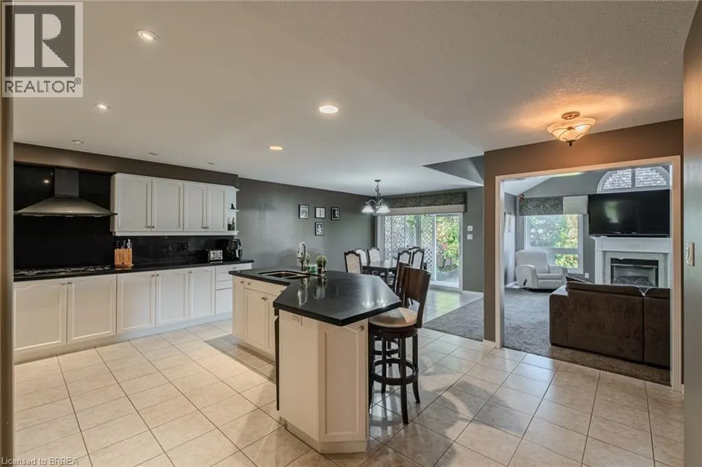 72 HUNTER Way