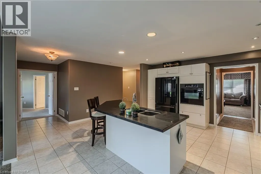 72 HUNTER Way