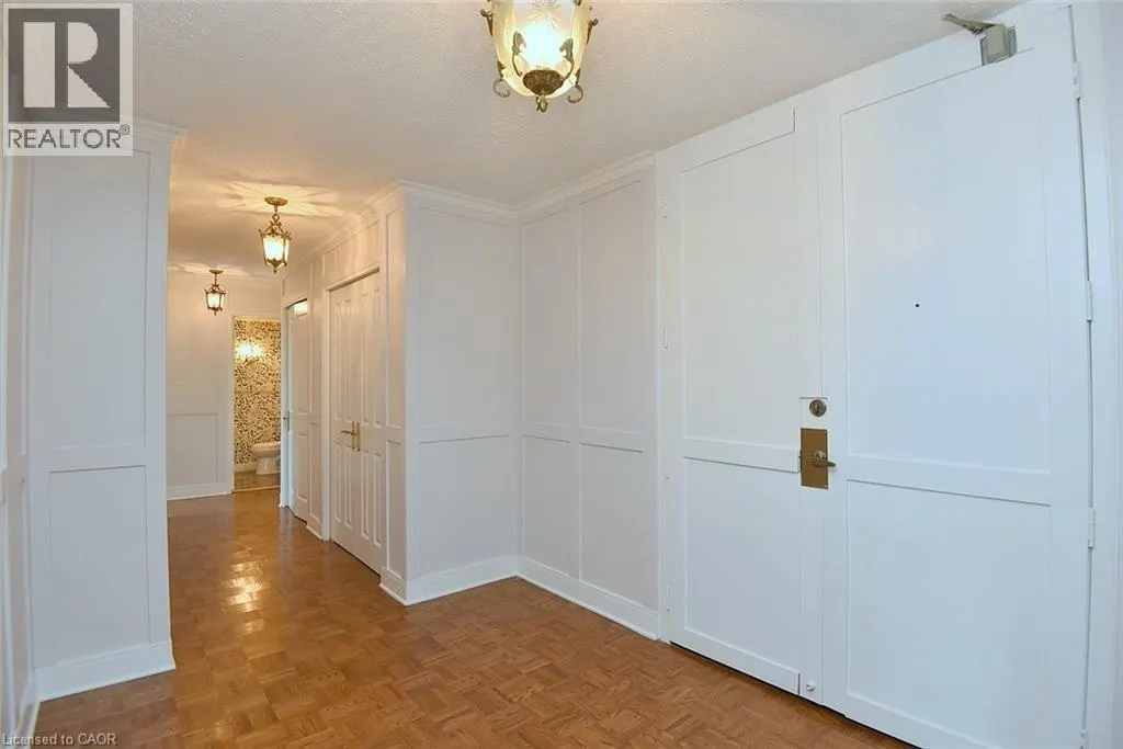 222 JACKSON Street W Unit# 606, #606