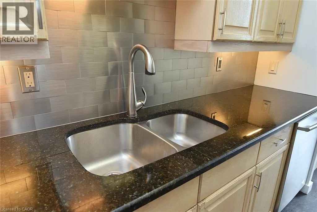 222 JACKSON Street W Unit# 606, #606
