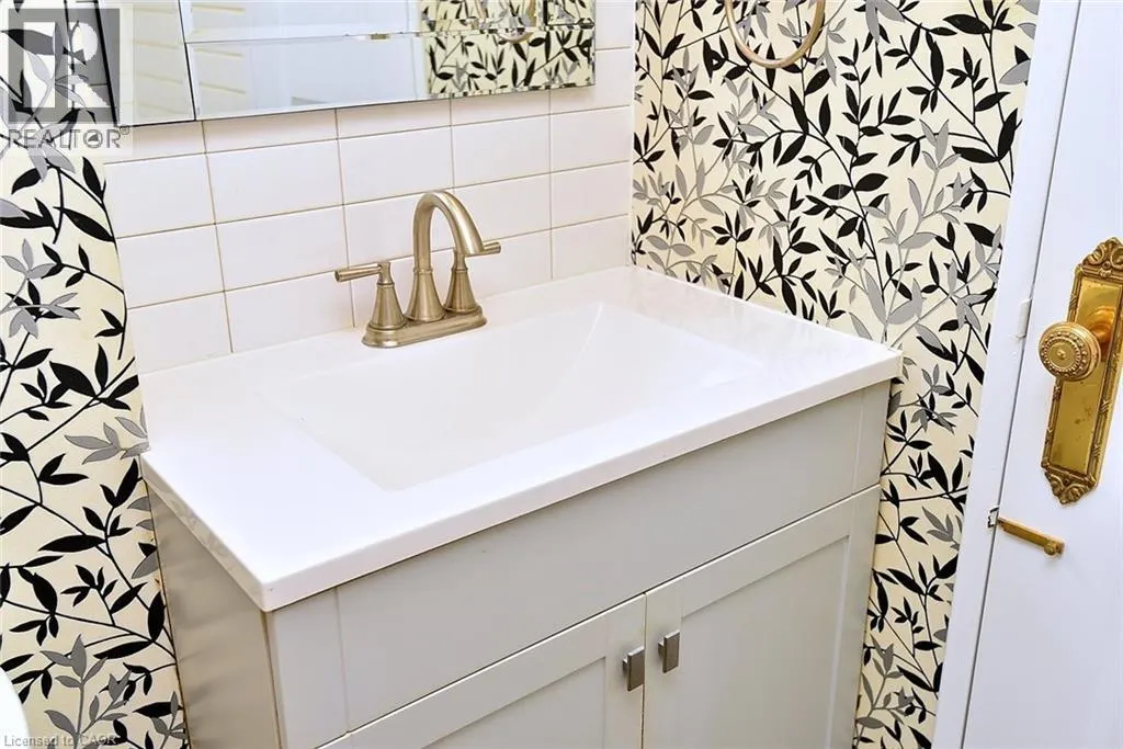 222 JACKSON Street W Unit# 606, #606
