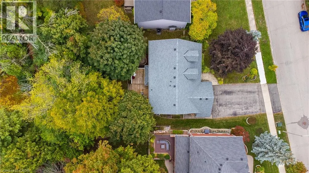 553 PARADISE Crescent
