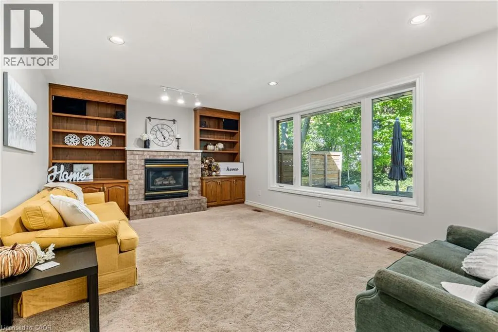 553 PARADISE Crescent