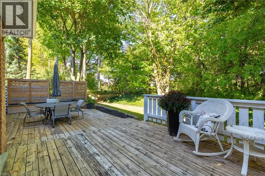 553 PARADISE Crescent