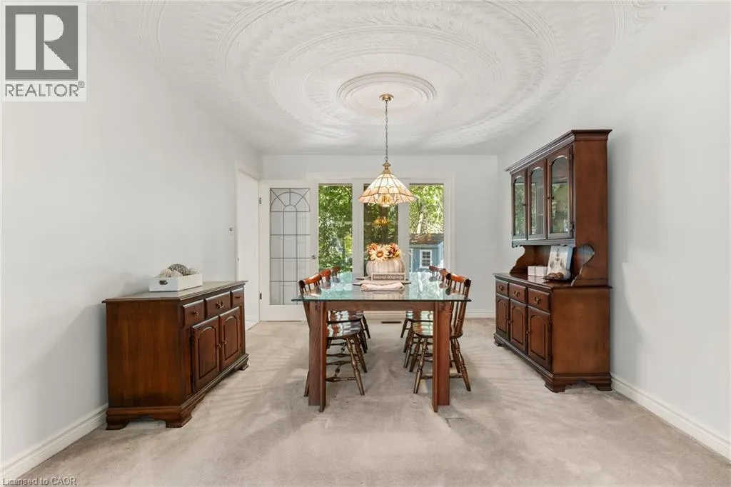 553 PARADISE Crescent