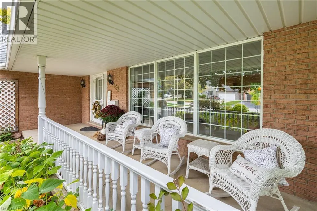 553 PARADISE Crescent