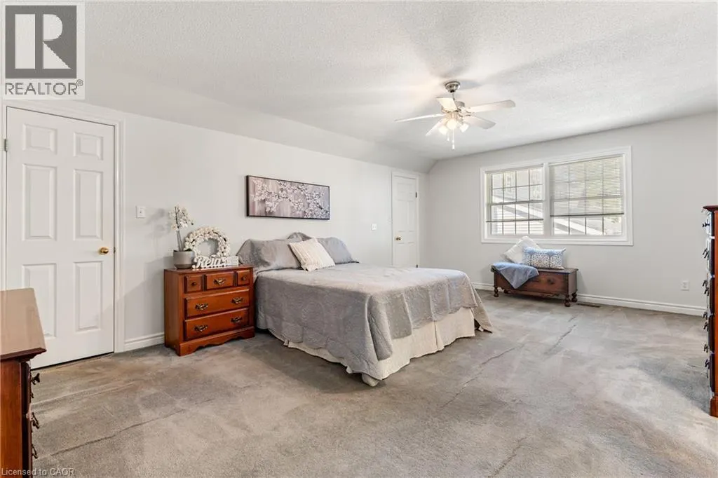 553 PARADISE Crescent
