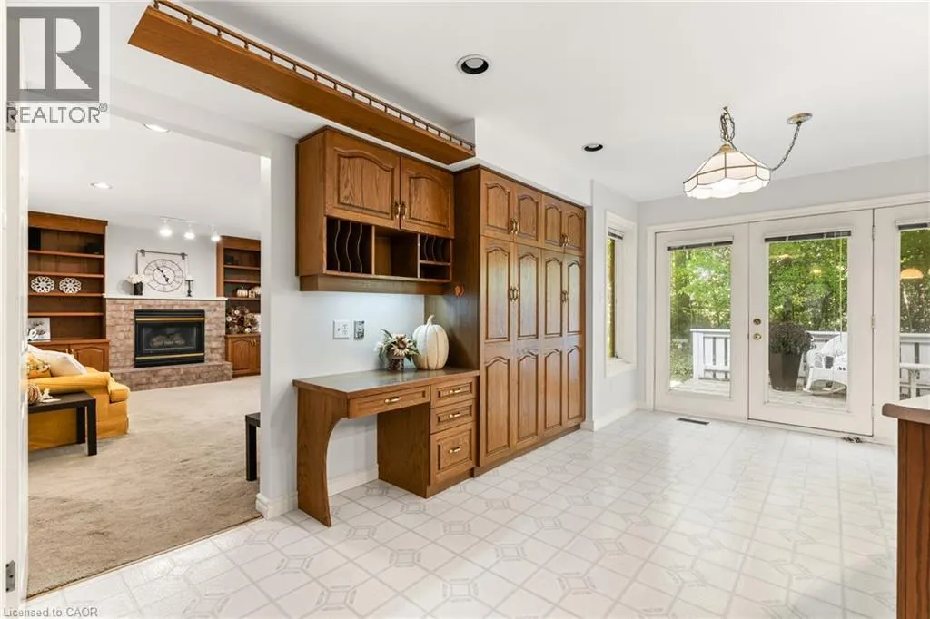 553 PARADISE Crescent