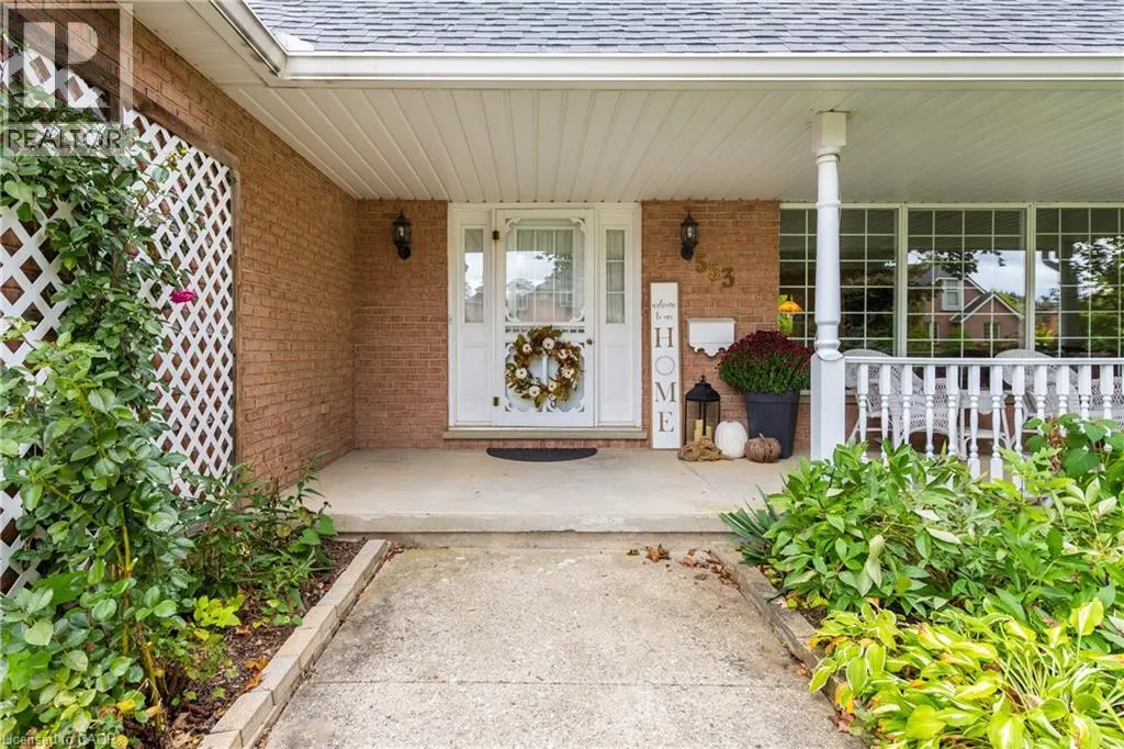 553 PARADISE Crescent