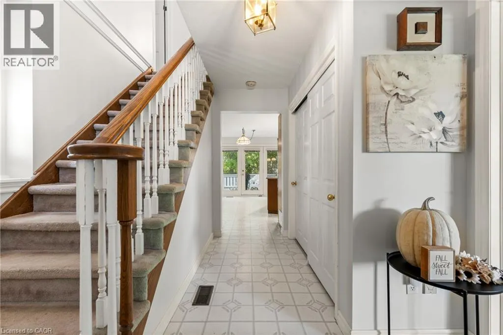 553 PARADISE Crescent