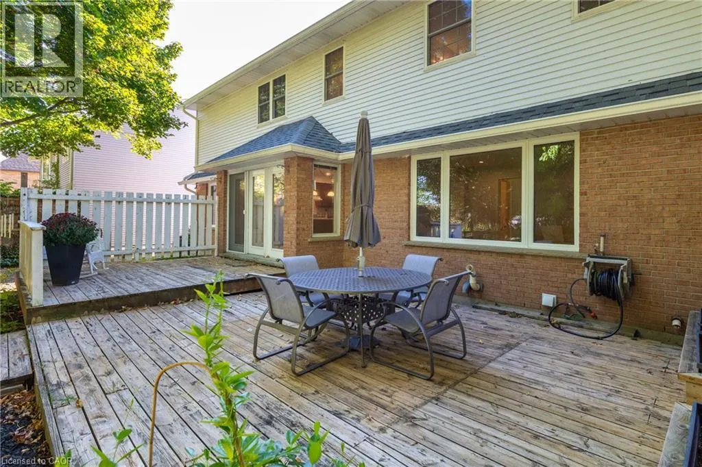 553 PARADISE Crescent