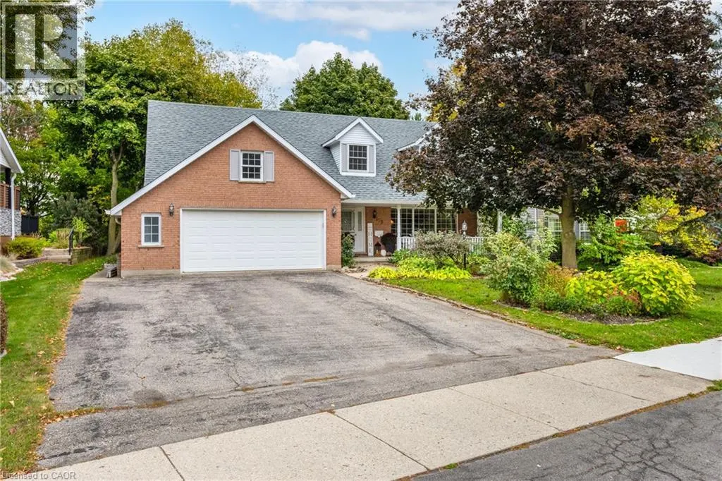 553 PARADISE Crescent