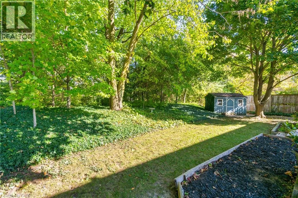 553 PARADISE Crescent