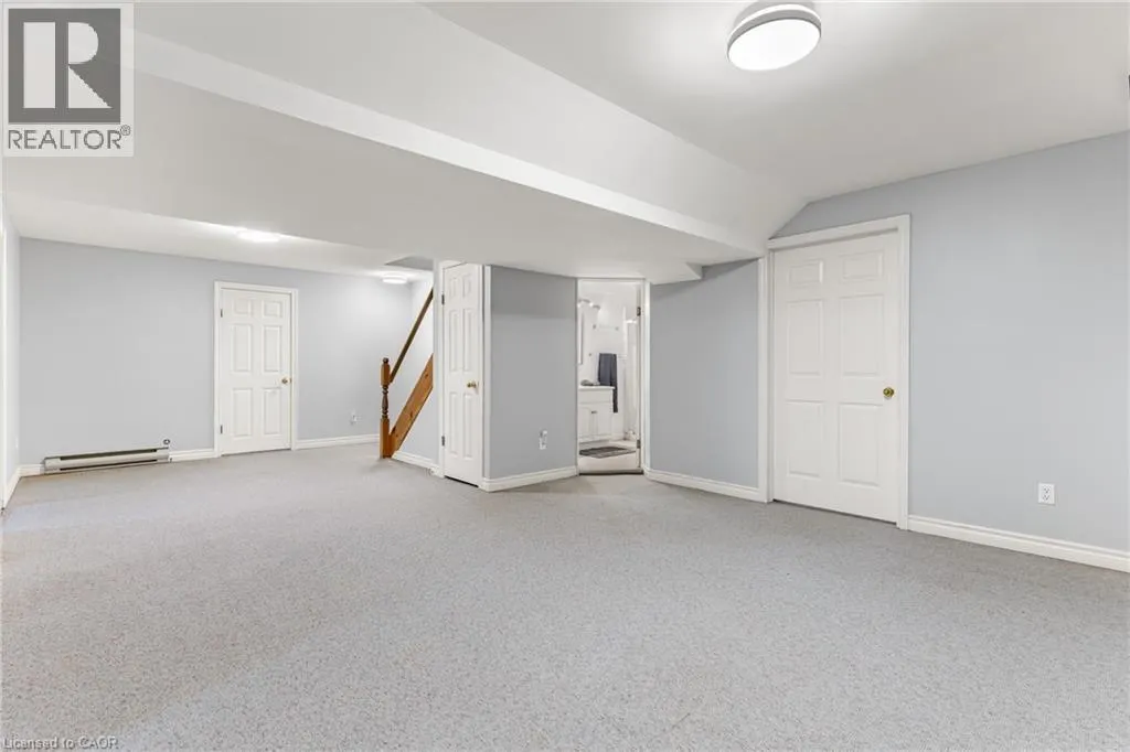 553 PARADISE Crescent